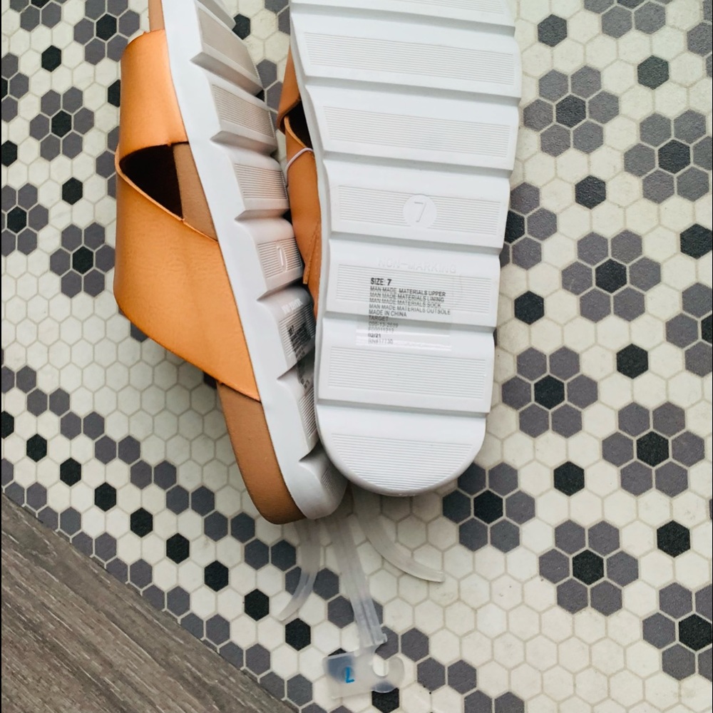 Sandals never worn